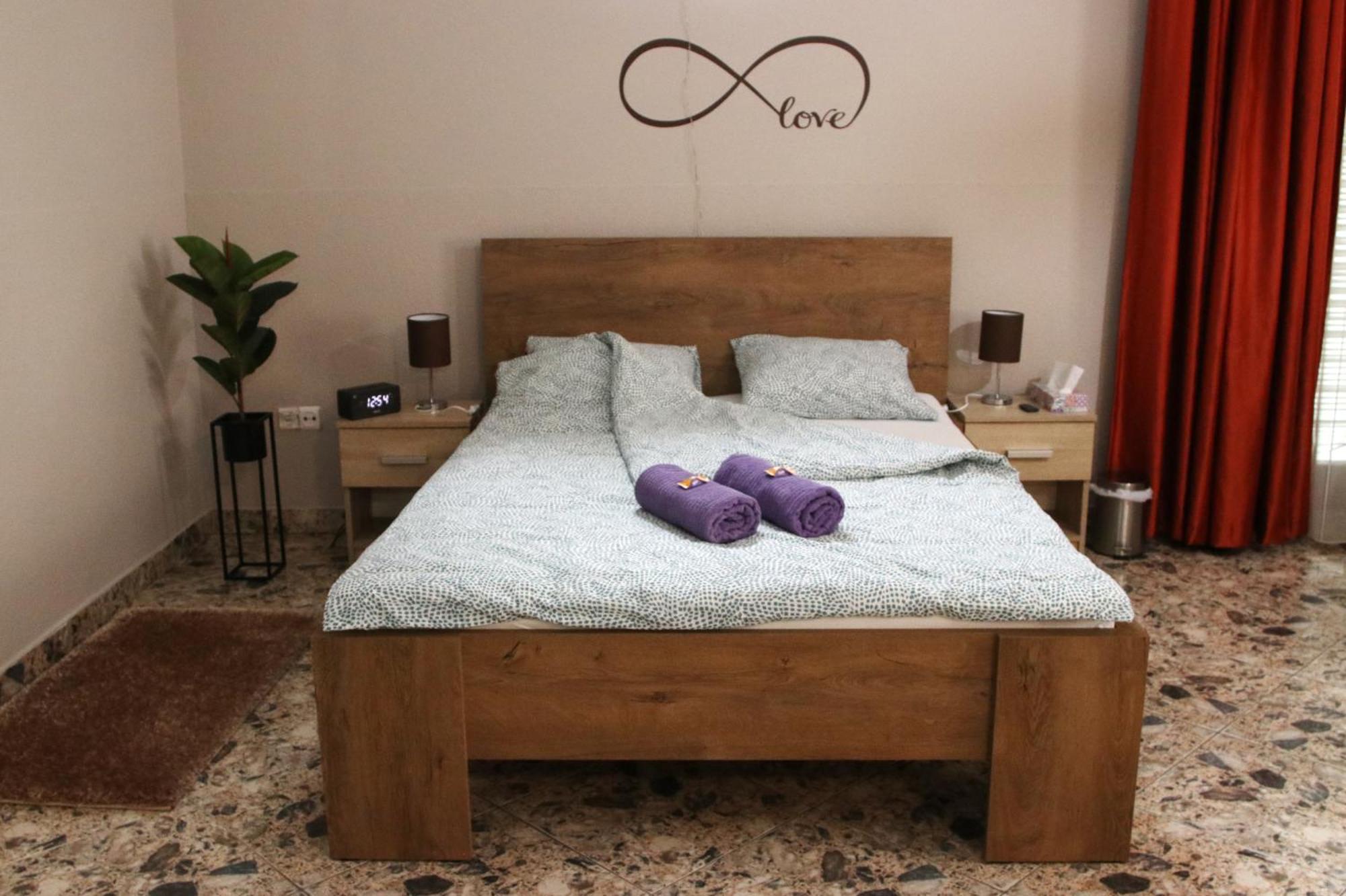 Liliom Apartman Gödöllő Esterno foto
